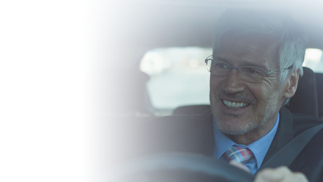 Autofahrer mit Brille