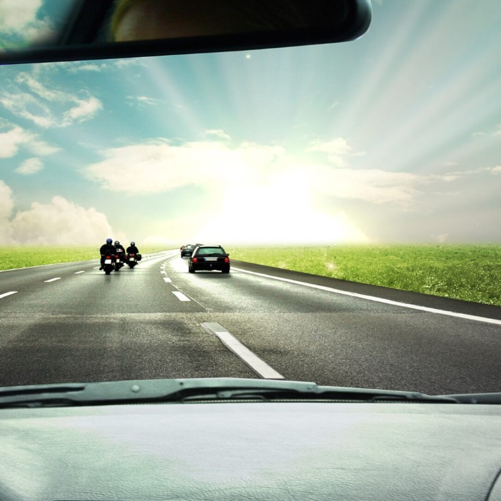 Blick durch polarisierte Brillengläser